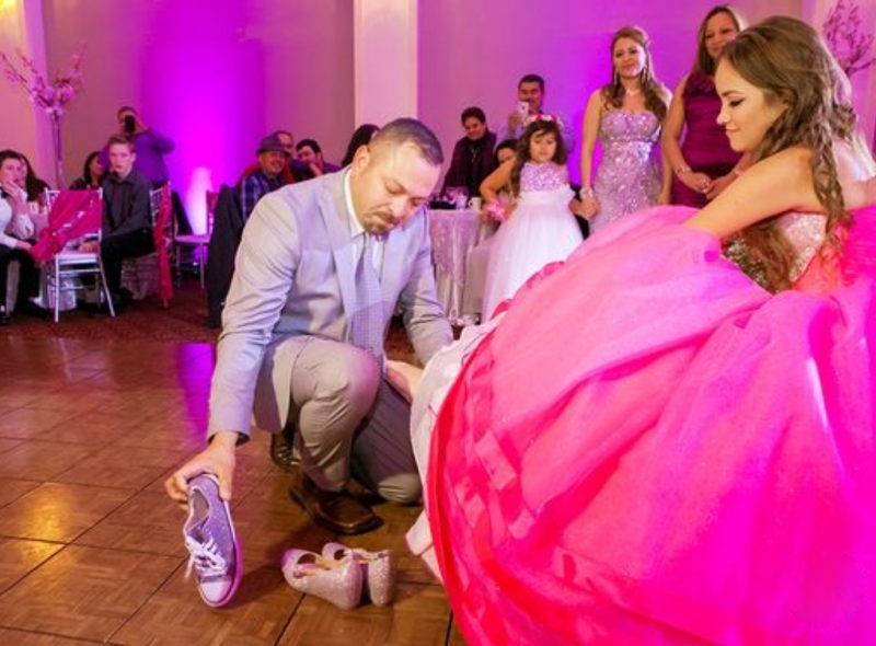 Cambio de zapatillas en Fiestas 15 años 【Celebra Tus 15】